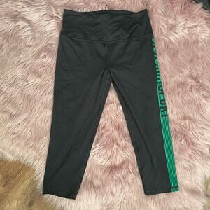 Victoria Secret VSX Sport Cropped Leggings/Tights Size L